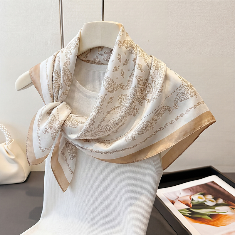 Vintage beige paisley print vi - Face Scarf Mask recensie en prijs